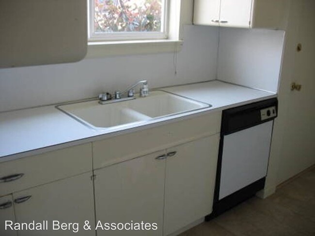 Building Photo - 2900-2916 Alki Ave SW