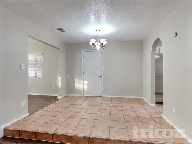 Building Photo - 311 Limestone Ct NE