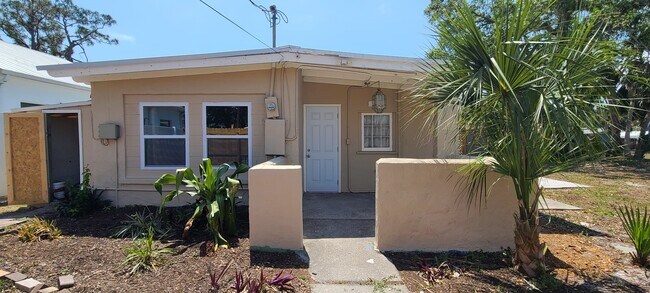 Casa - 211 W Fray St