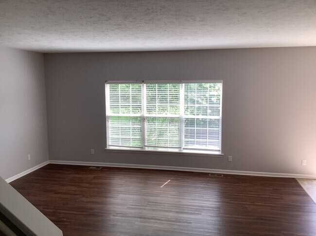 Building Photo - 1006 Balsam Court