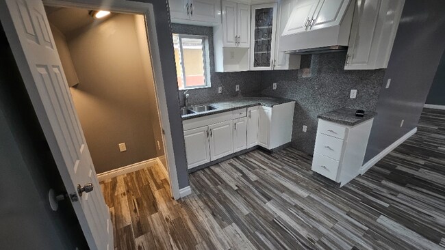 Building Photo - 1107 S Central Ave