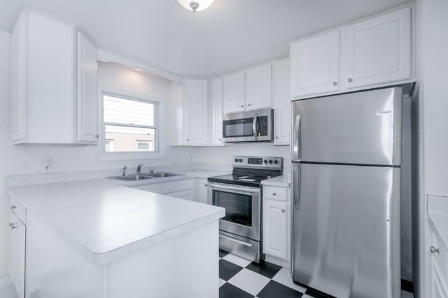 Building Photo - 2413 Brentwood Pkwy