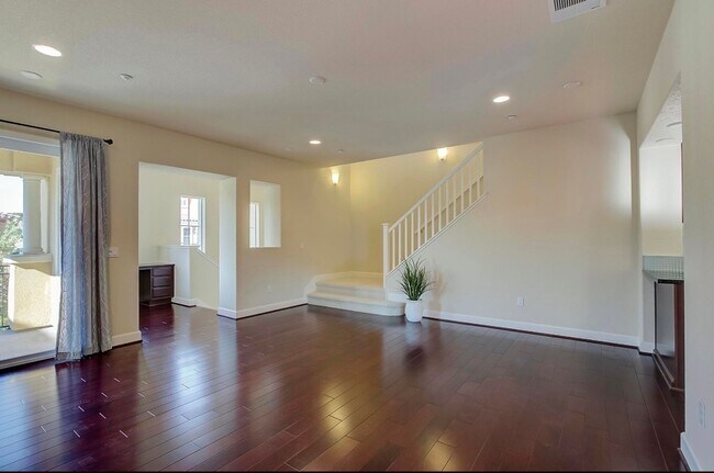 Building Photo - 581 Selby Lane
