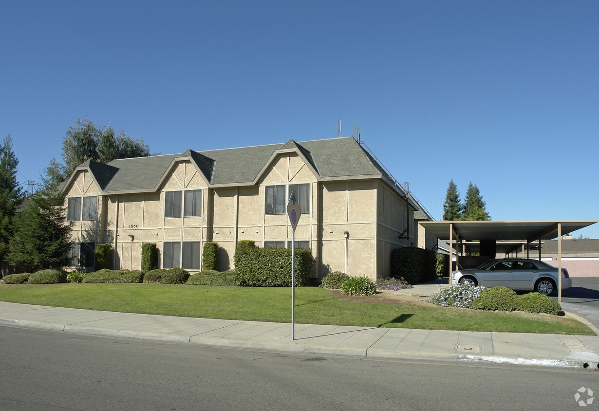 Building Photo - 1550 W Swift Ave