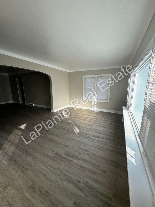 Foto del edificio - Spacious 3-Bedroom Home in Toledo – Ready ...