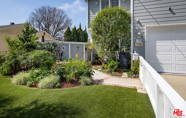 Building Photo - 1705 Manzanita Ln