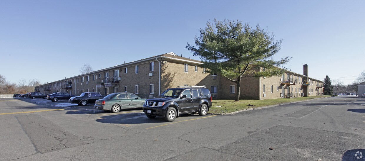 Maplewood Apartaments - Pine Brook Village