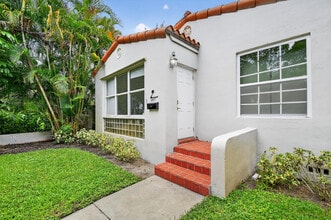 Building Photo - 2817 Poinsettia Ave