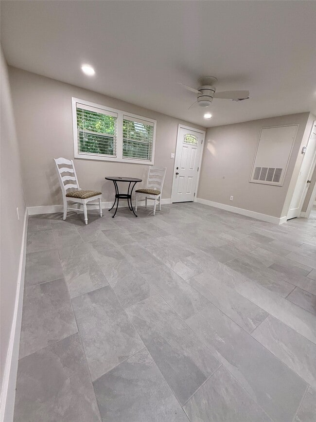 Building Photo - 602 Miles Dr