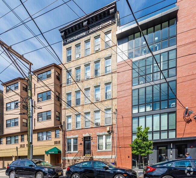 Building Photo - 316 Madison St
