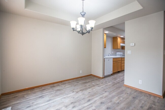 Building Photo - Spacious 2 Bedroom 2.5 Bath Town home clos...