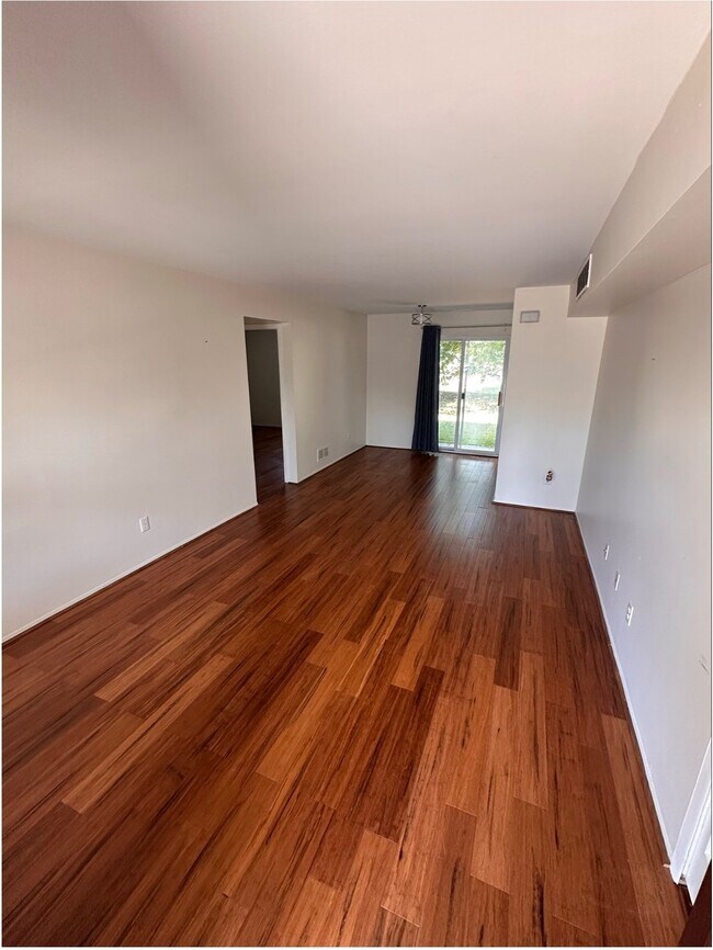 Foto del edificio - 1642 Emerson Cir