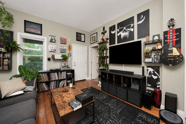 Sala de estar - 1508 N Artesian Ave