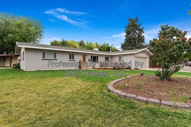 Building Photo - 809 Palmwood Dr