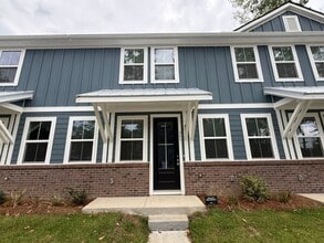 Building Photo - 465 Martins Creek Blvd