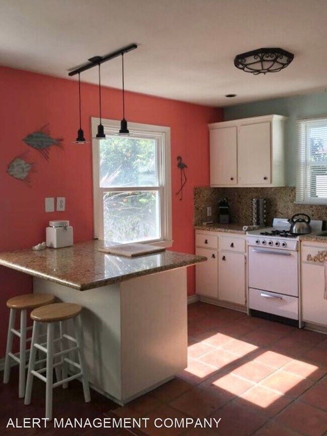 Building Photo - 61 S Crimea St