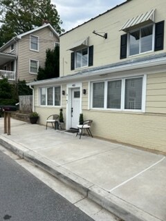 Primary Photo - 405 W Main St