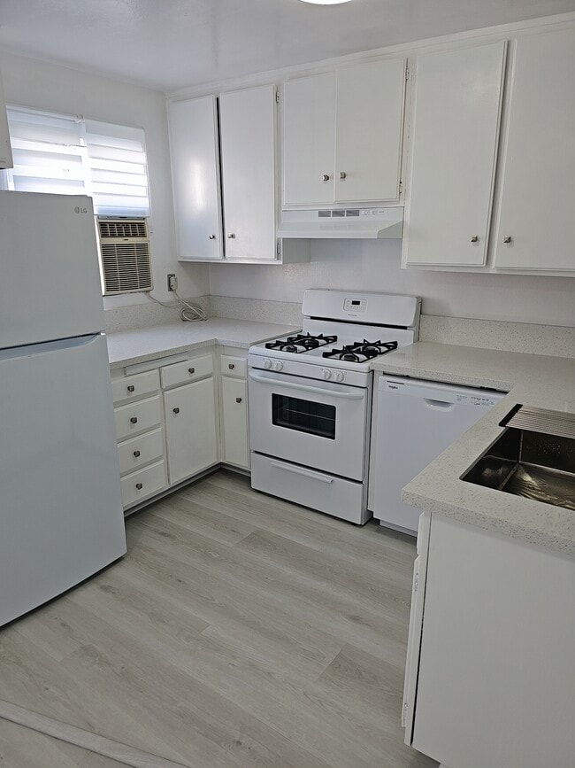Building Photo - 18530 Hatteras St