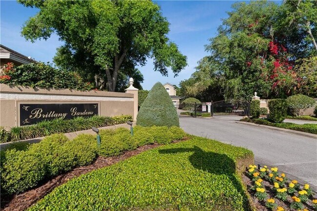 Foto del edificio - 2652 Queen Mary Pl