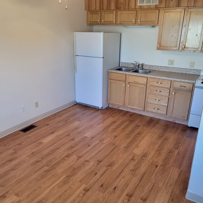 Living room - kitchen - 124 S Main St