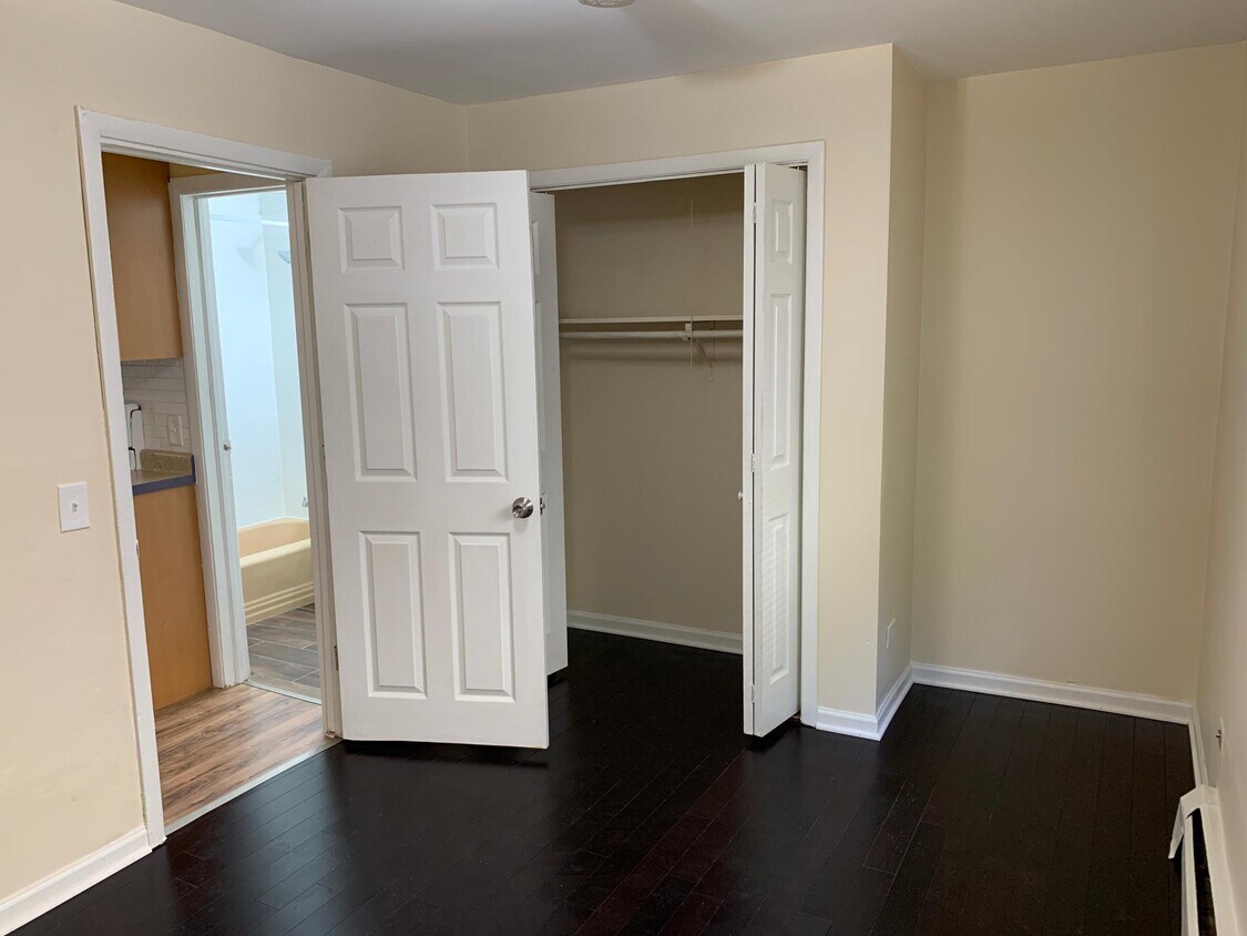 Bedroom and closet - 3002 Prairie St