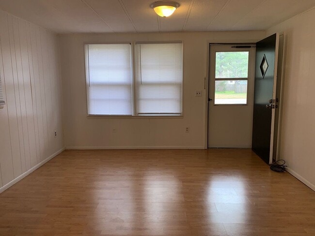 Foto del edificio - 709 Lee Rd