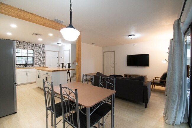 Foto del edificio - 1058 SW 6th Dr