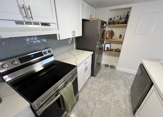 Building Photo - 6855 SW 45th Ln