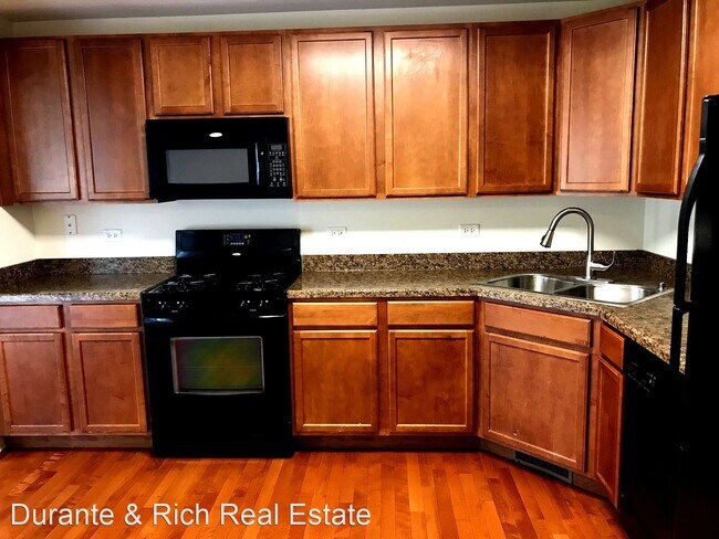 Building Photo - 3 br, 2.5 bath House - 631 Crystal Springs Ct
