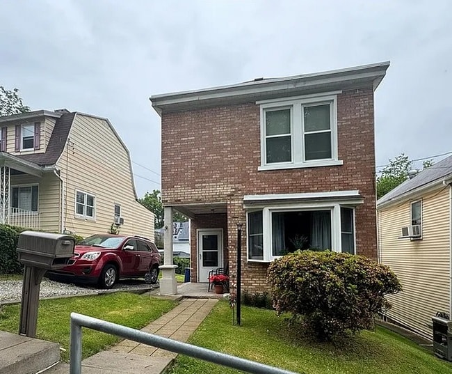 Building Photo - 1210 Round Top St