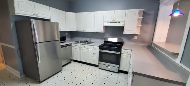 Building Photo - 3217 W Potomac Ave