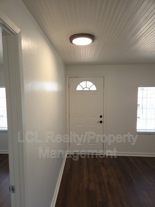 Foto del edificio - 1232 Vine St W