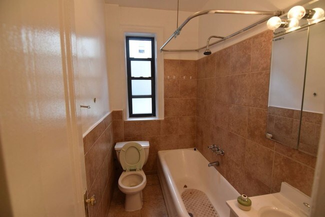 Foto del edificio - 640 E 2nd St