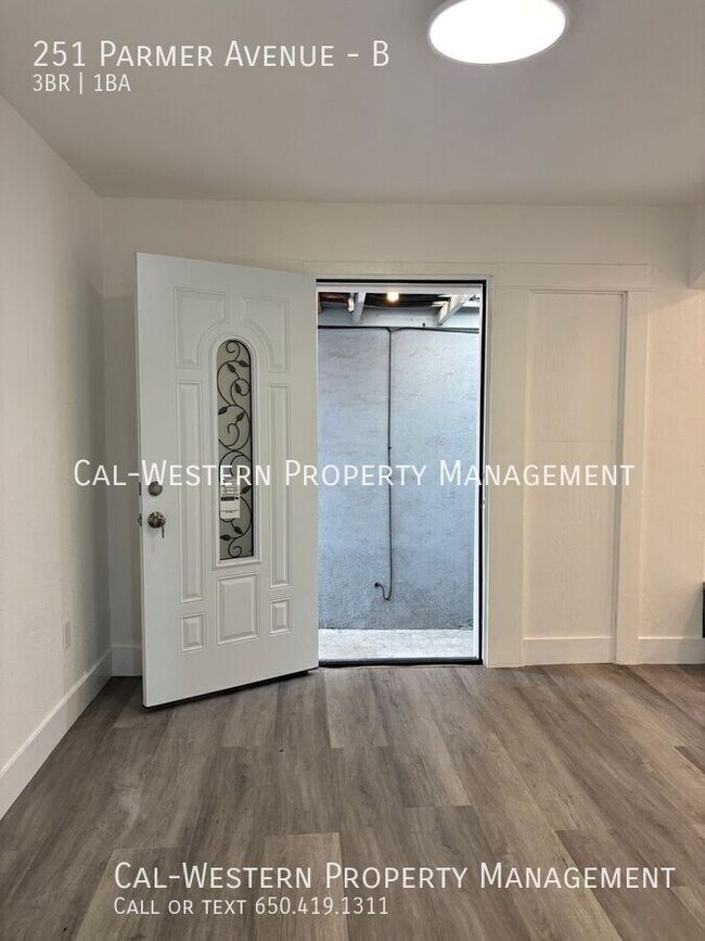 Foto del edificio - 251 Parmer Ave