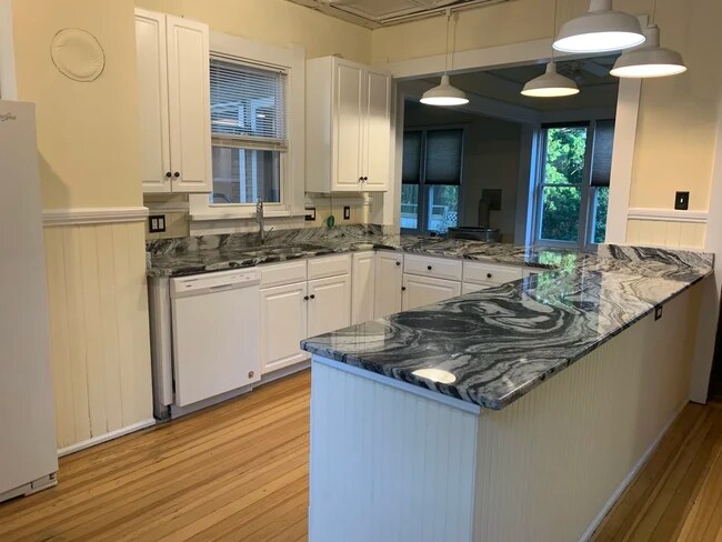 Foto del edificio - 620 N College Ave