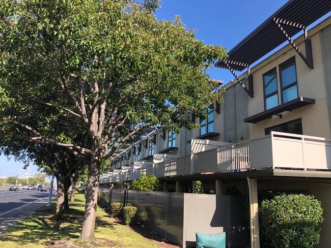 Building Photo - 5215 Admiralty Ln