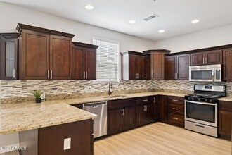 Building Photo - 2498 W Cripple Creek Dr