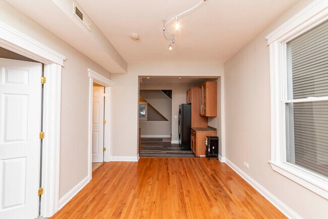 Building Photo - 4319 N Lawndale Ave