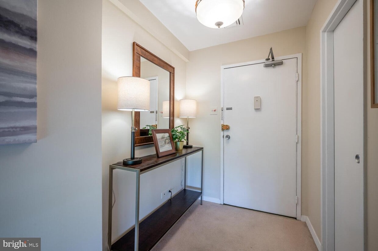 1200 N Nash St Unit 555, Arlington, VA 22209 Room for Rent in