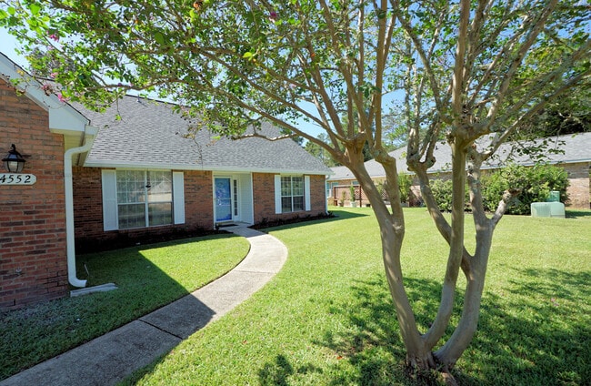 Building Photo - 4552 Knollwood Ln