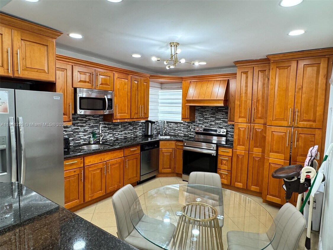 Foto principal - 17800 NE 10th Ave