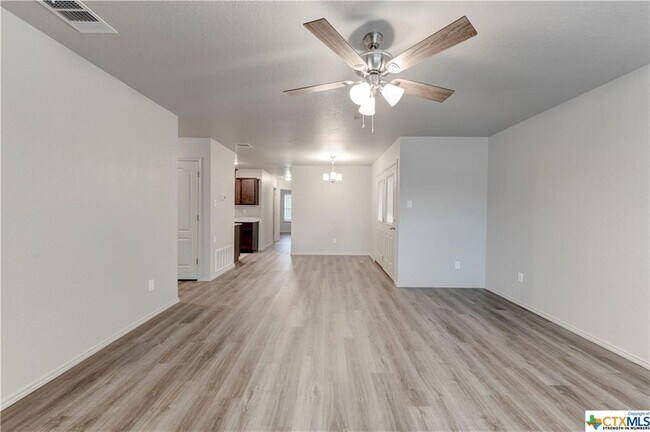 Building Photo - 609 Lost unit B Trl