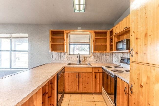 Building Photo - Horse property with shop in country oasis