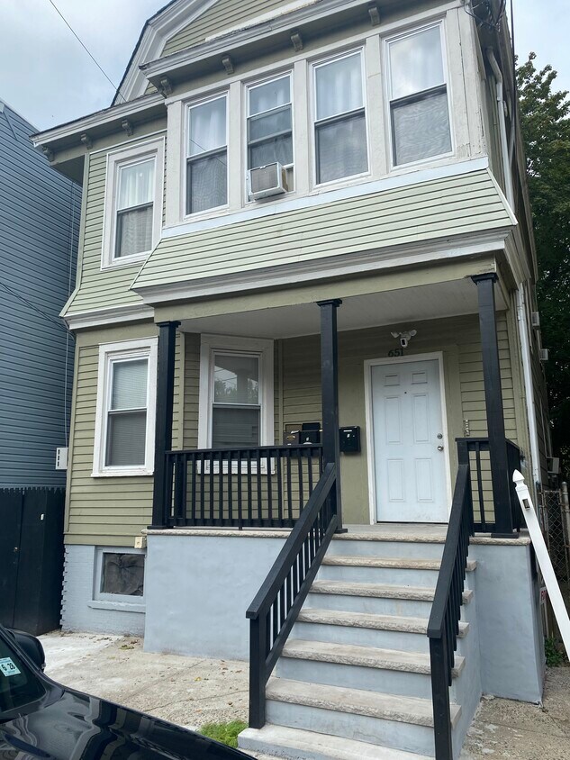 Primary Photo - 651 S 19th St