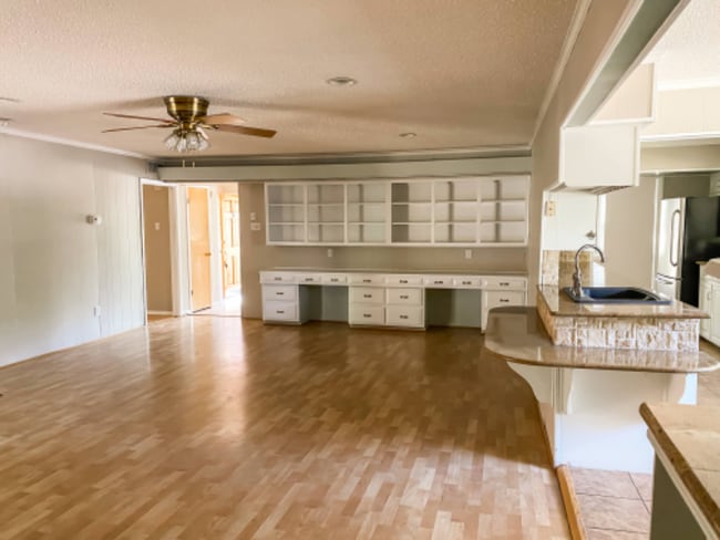 Building Photo - 6109 N Jim Miller Rd