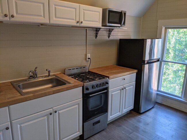Foto del edificio - 1324 Highland Ave