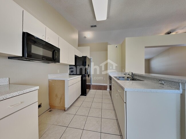Building Photo - 5611 Brookdale Way