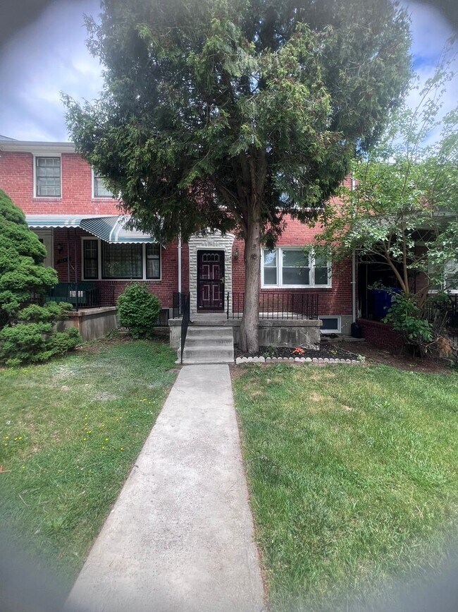 Foto del edificio - Updated 4-Bedroom Gem with Backyard Retreat