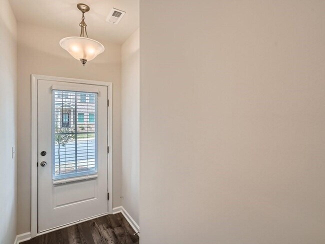 Building Photo - 3527 Hidden Valley Cir