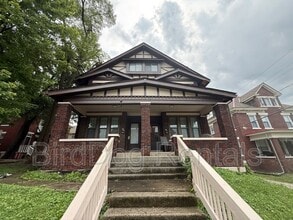 Building Photo - 215 E 14th Ave